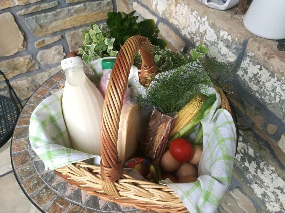 Wine House Rakar Vendégház Gračišče Kültér fotó